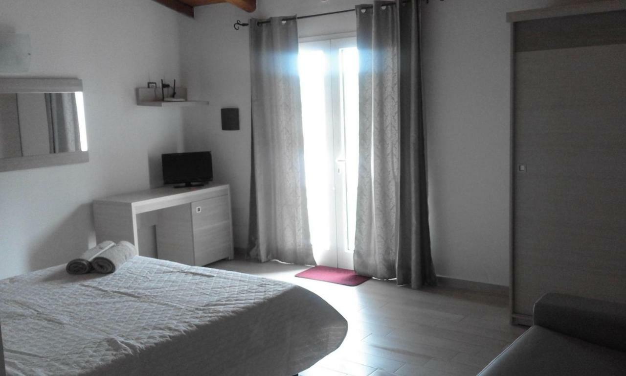 Sole&Sale Bed & Breakfast San Teodoro  Exterior photo